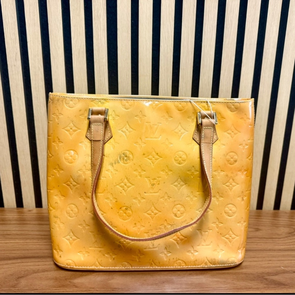 1/59 wins the Burberry! $25 Off $75! Must be used in that show! READ RULES! - Picture 2 of 16